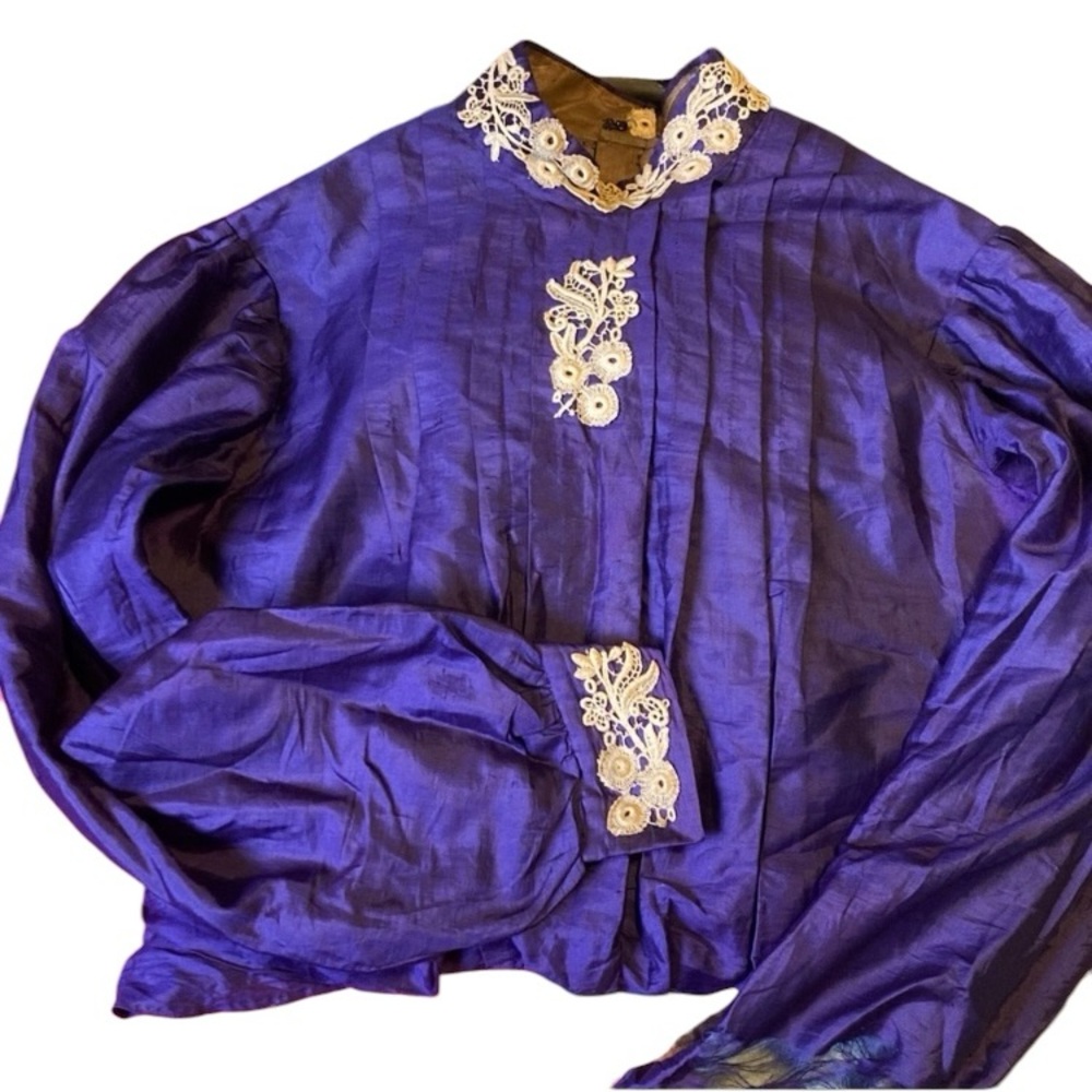 Antique silk Victorian? Outfit